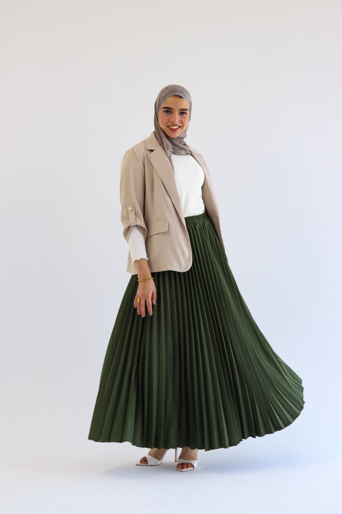 Lina - Pleated Skirt in Olive