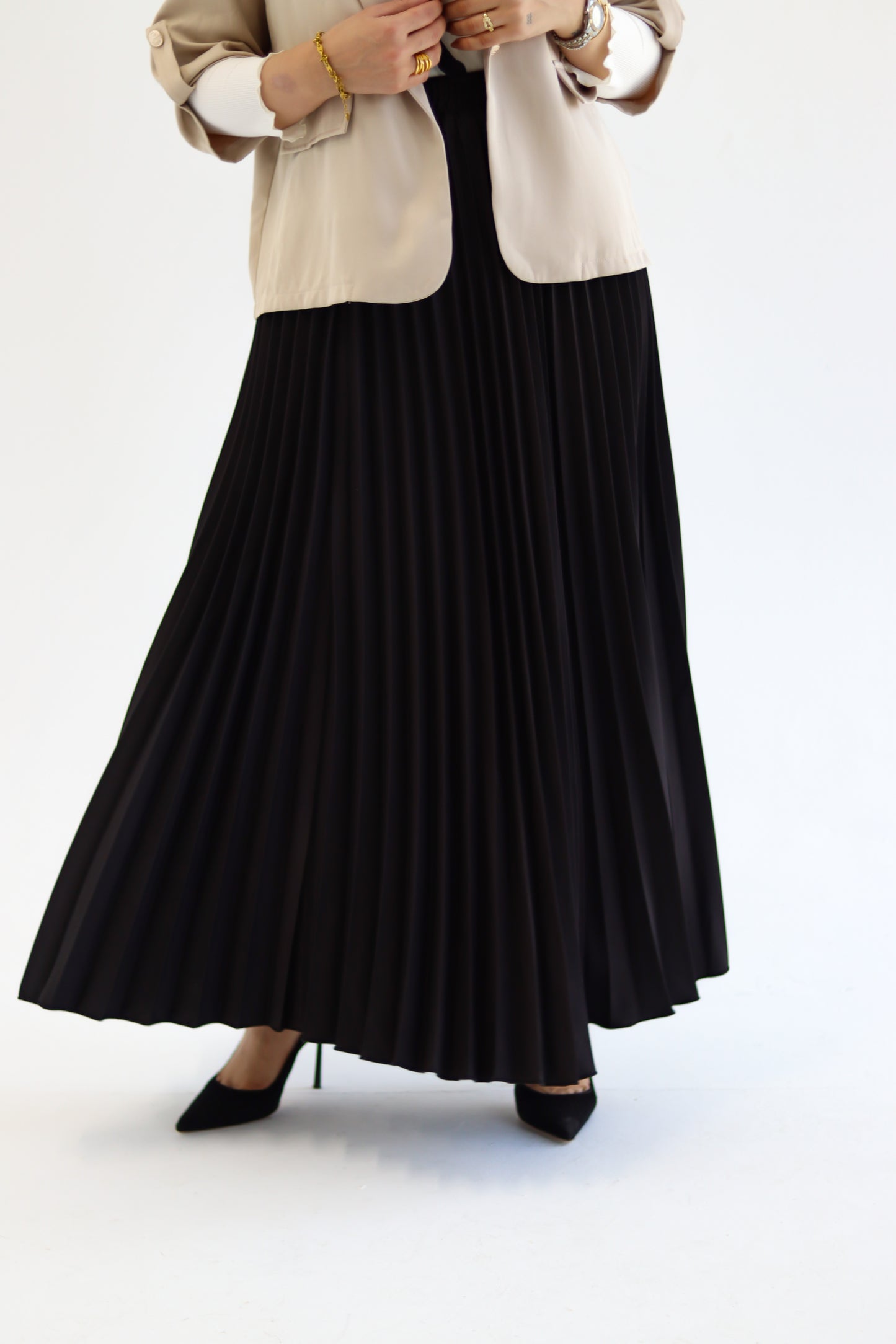 Lina - Pleated Skirt in Black