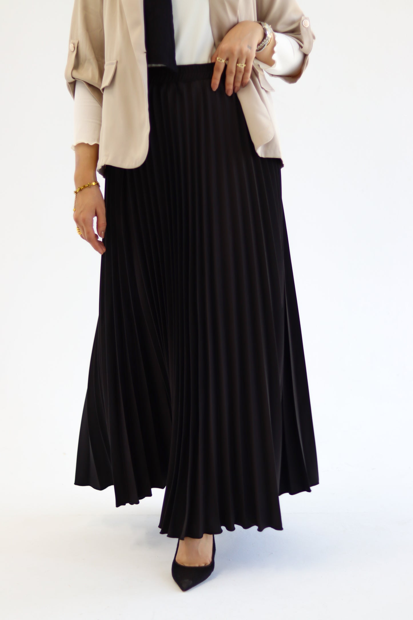 Lina - Pleated Skirt in Black