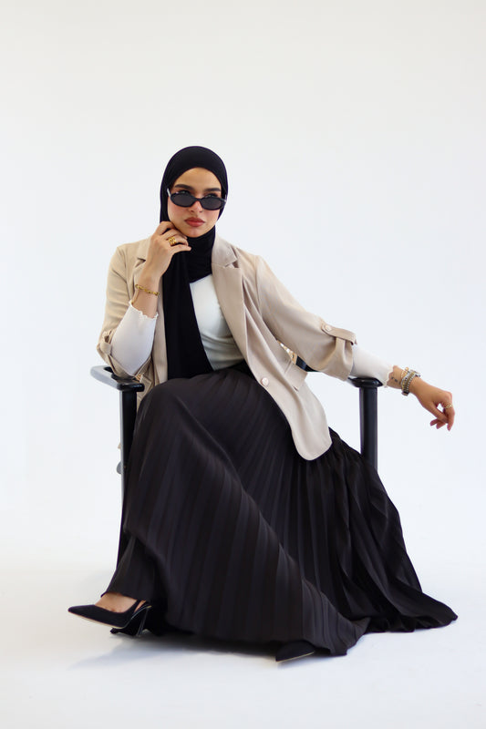 Lina - Pleated Skirt in Black