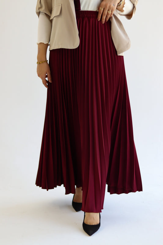 Lina - Pleated Skirt in Burgundy